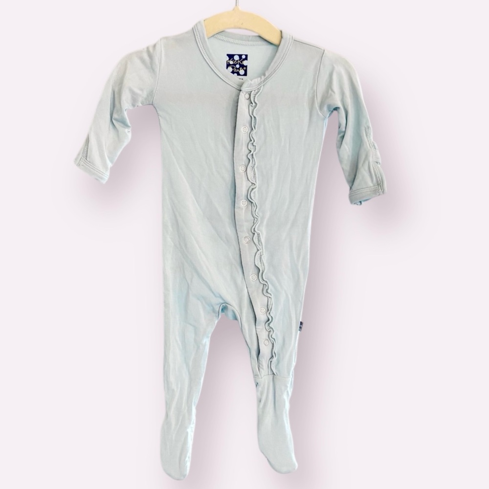 NWOT Kickee Pants Muffin Ruffle Footie Onesie in Fresh Air, Mint Green Blue Aqua